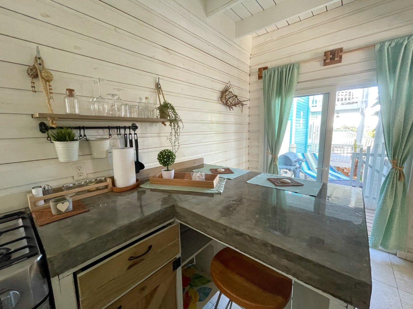 Encanto del Mar apartment kitchen
