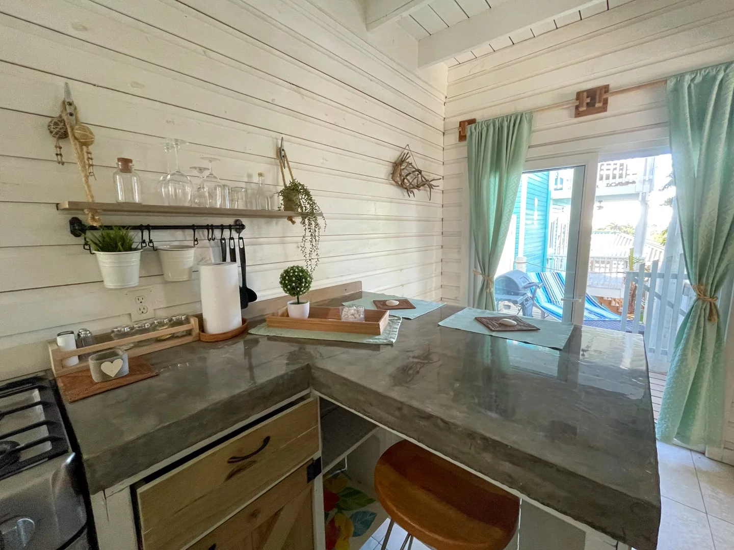 Encanto del Mar apartment kitchen