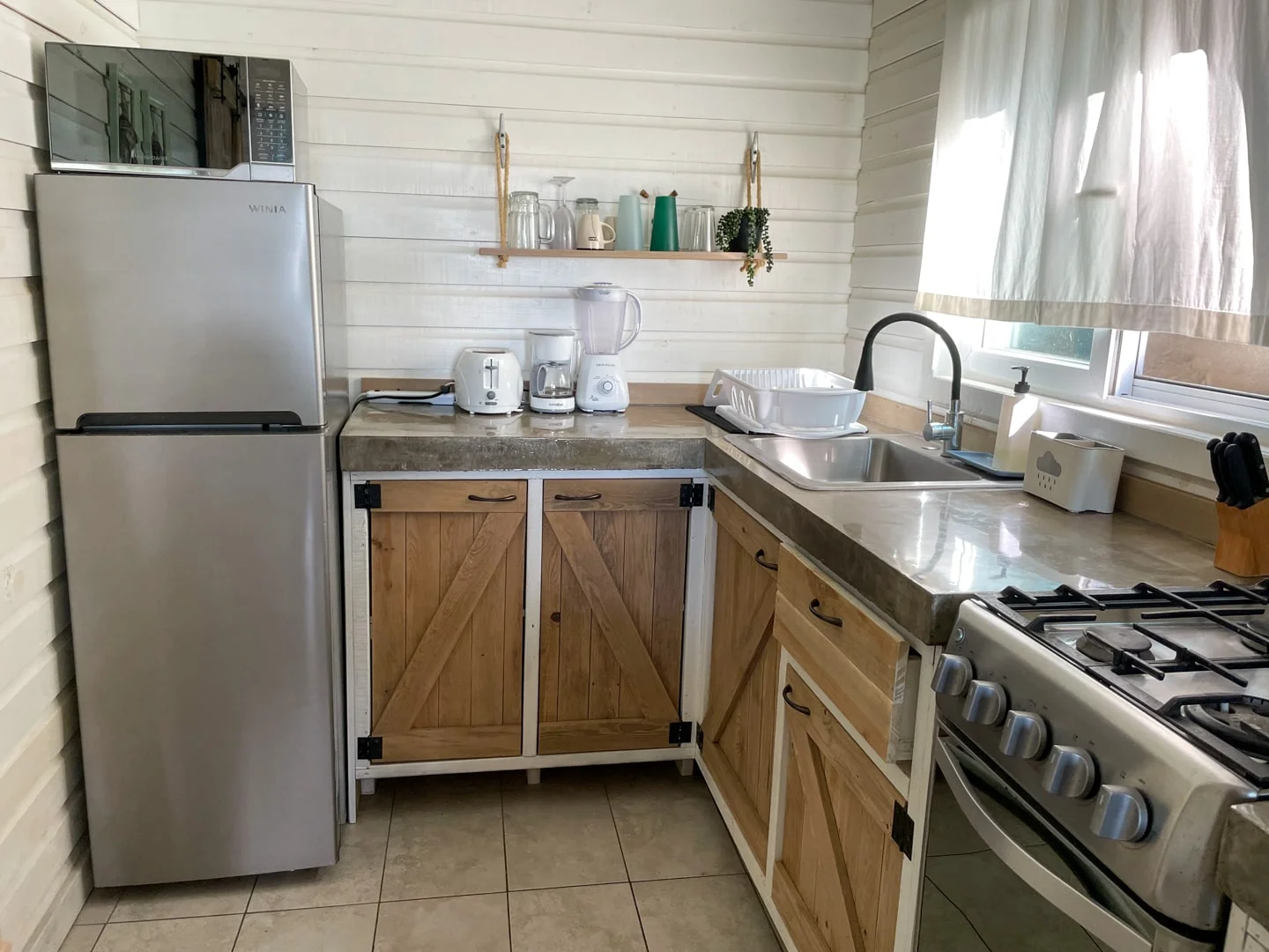 Encanto del Mar apartment kitchen