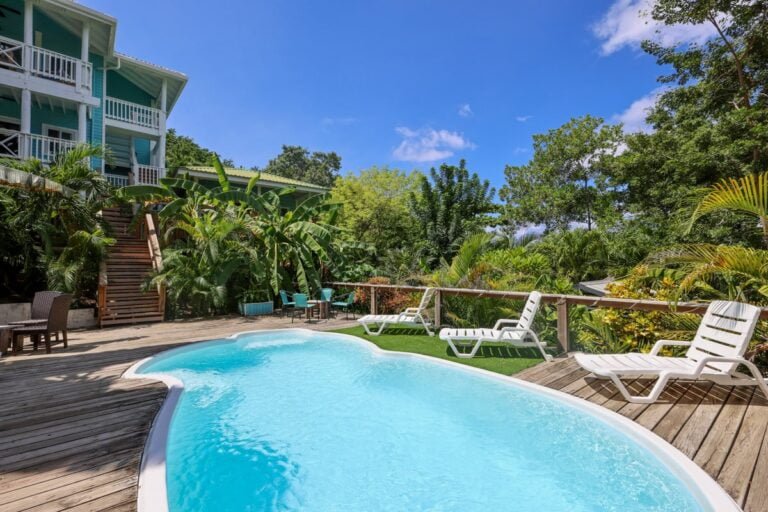 Encanto del Mar apartment pool
